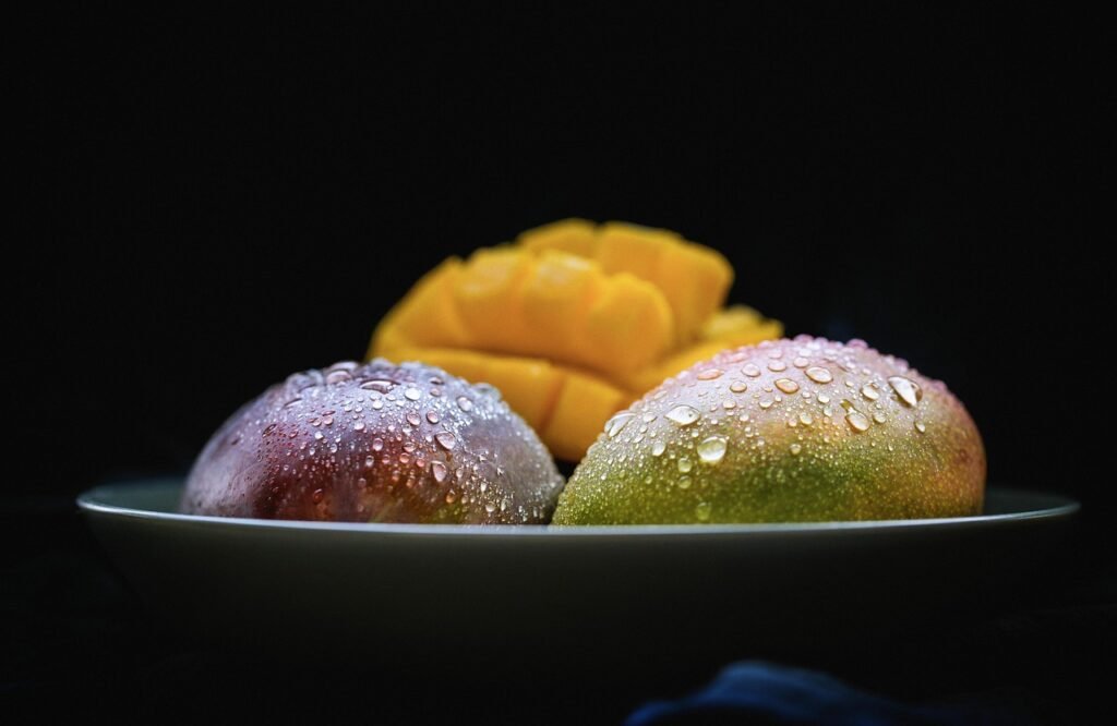 Easy Thai mango sticky rice recipe served with fresh ripe mango, traditional coconut sticky rice, and creamy coconut drizzle on top.